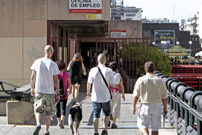 El paro subió en 355.000 personas en verano y la creación de empleo marca récord, con 570.000 empleos