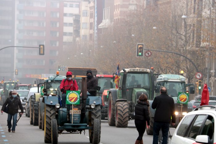 Unió de Pagesos reclama amb tractorades arreu del país mesures urgents de suport a l'agricultura i la ramaderia