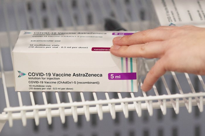La vacuna de AstraZeneca cambia de nombre y se llamará Vaxzevria