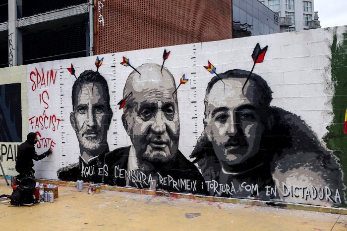 Felipe VI, el rey emérito, Franco... y Pablo Hasél: un mural contra la censura