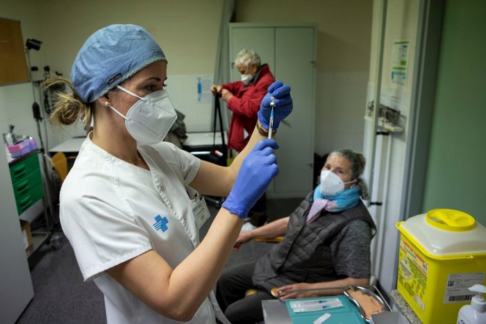 La pandemia aleja el sueño de la igualdad laboral: la contratación de mujeres fue un 25% inferior a la de los hombres en 2020