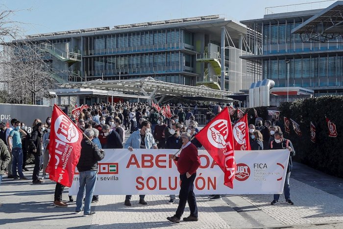 Abengoa logra una tregua con sus proveedores mientras busca un acuerdo de reestructuración de su deuda