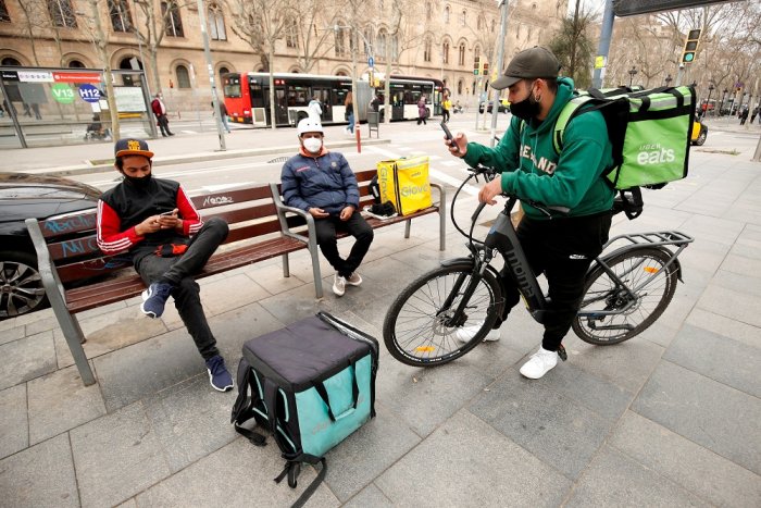 La digitalización y la 'uberización' desnudan un Estatuto de los Trabajadores obsoleto y mutilado por la reforma laboral