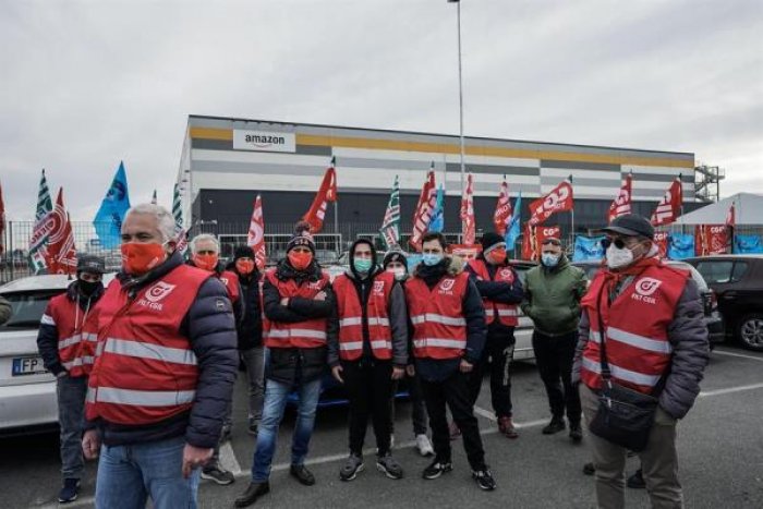 Los empleados de Amazon en Italia protestan contra la precariedad laboral con una huelga de 24 horas