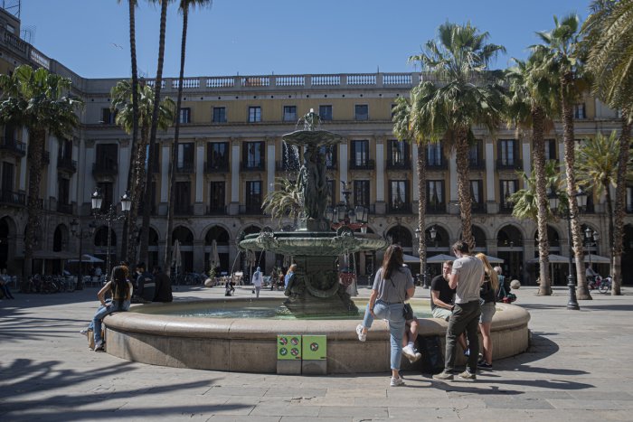 Combatre l'addicció a les pantalles, un dels objectius del nou pla de salut mental de Barcelona