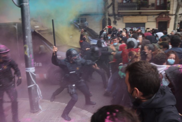 Els Mossos detenen quatre activistes pel desnonament del Bloc Llavors el maig de 2021