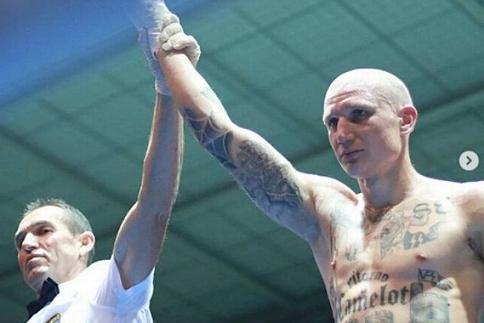 La doble justicia decidirá la sanción a un boxeador italiano por llevar tatuajes nazis