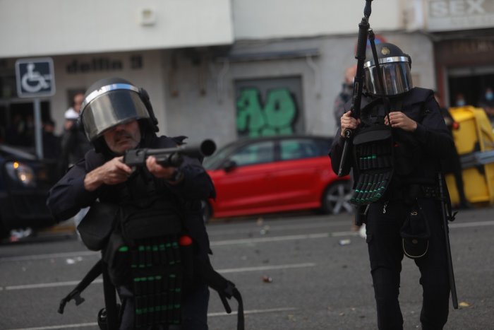 Navarra reconoce a las 12 primeras víctimas de violencia policial y de la extrema derecha