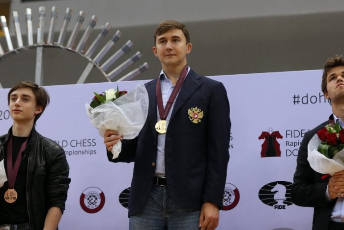 El gran maestro ruso de ajedrez Dubov se niega a jugar con mascarilla un torneo y pierde sin jugar