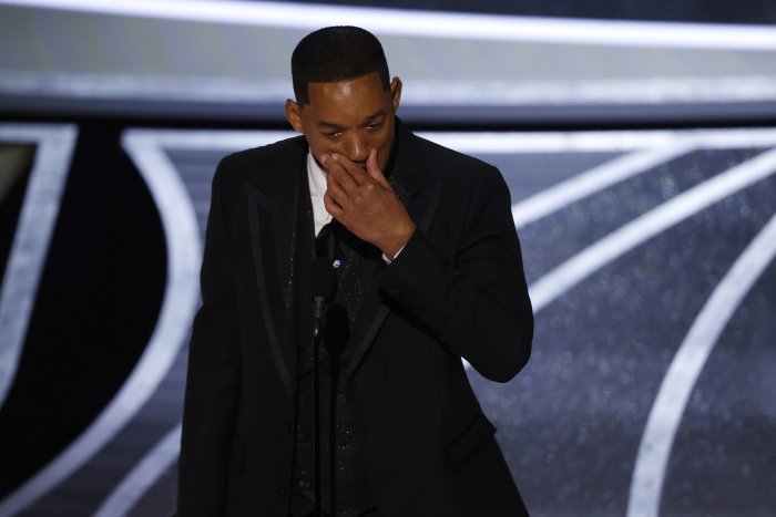 Will Smith pide disculpas a Chris Rock por su bofetada en la gala de los Oscar