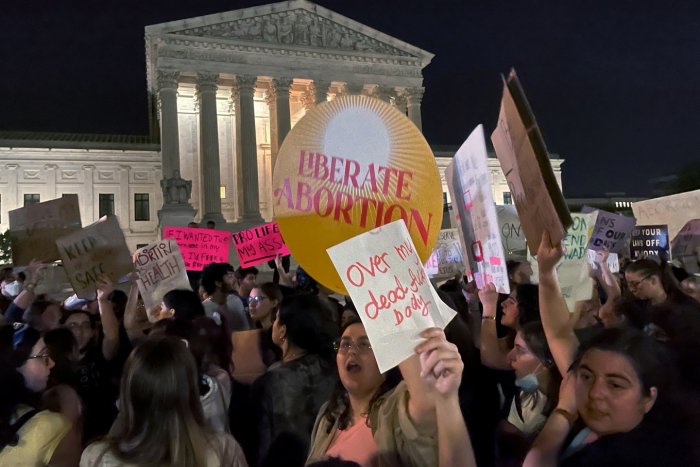 El feminismo planta cara al Supremo de EEUU ante su plan de revocar el derecho al aborto: "Mi cuerpo, mi decisión"