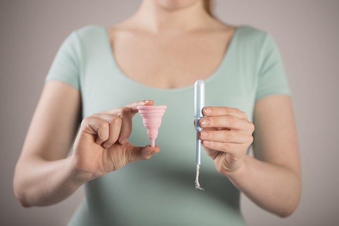 Les farmàcies distribuiran gratuïtament copes menstruals, calces i compreses reutilitzables