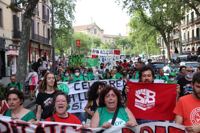 Centenars de persones es manifesten a Barcelona pel dret a l'habitage i contra l'encariment dels preus