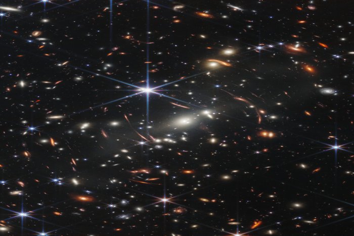 El telescopio James Webb obtiene la fotografía más profunda y nítida del universo hasta el momento