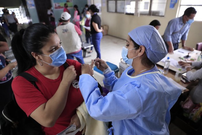 La vacuna covid aumentó el sangrado de la menstruación en el 42% de las mujeres