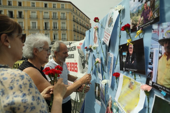 Jerez levanta el primer monumento de España por los bebés robados durante el franquismo