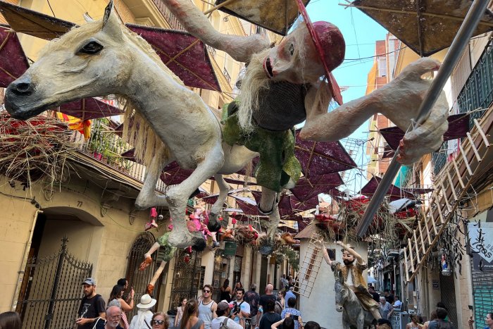 Les cues de gent tornen a la Festa Major de Gràcia: "Ens fa molta il·lusió però estem desentrenats"