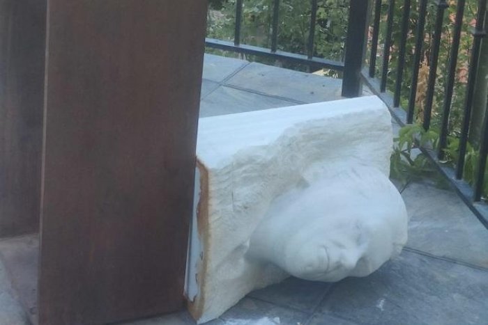 Verdad, Justicia y Reparación denuncia actos vandálicos contra el busto de Lorca en Víznar