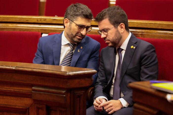 La petició de Junts a Aragonès de sotmetre's a una qüestió de confiança desferma l'enèsima crisi al Govern