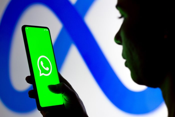 Investiguen un xat de WhatsApp entre menors amb pornografia i proclames d'odi