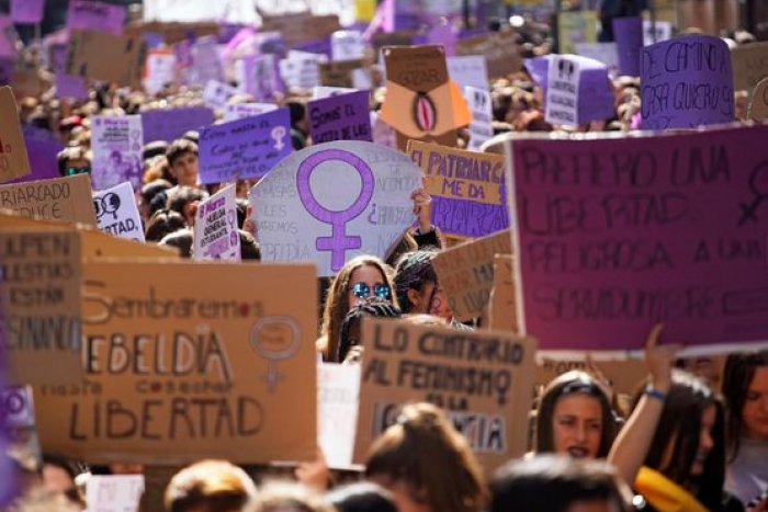 El primer 25N en que la ley reconoce como víctimas de violencia de género a las agredidas fuera de la pareja