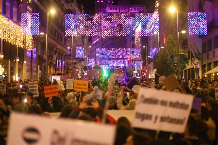 El feminismo vuelve a salir dividido por el 25N en las manifestaciones de Madrid