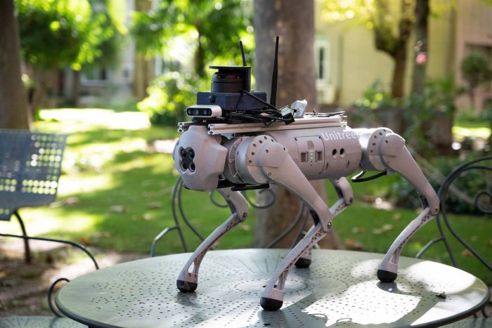 Tefi, un perro robótico para guiar a personas dependientes o con discapacidad