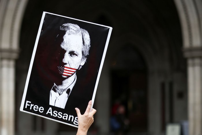 Activistes catalans reclamen al Parlament que es posicioni contra l'extradició d'Assange