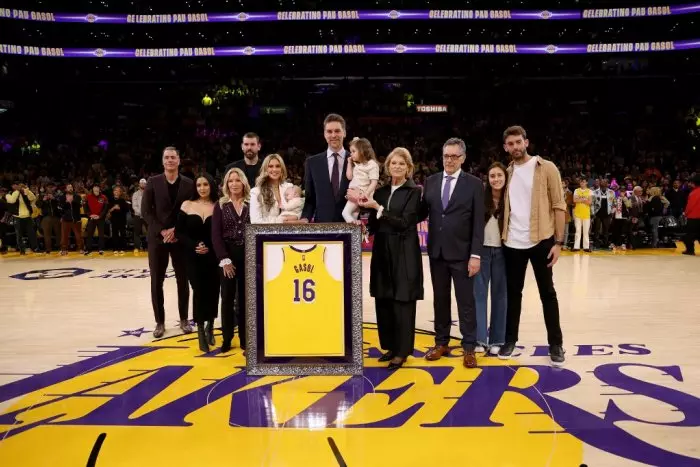 Pau Gasol conquista el olimpo de la NBA: los Lakers retiran su camiseta con el 16