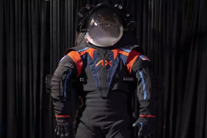 Así es el traje espacial de la NASA para operar en la Luna