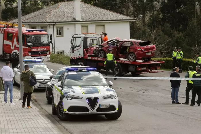 Mueren tres jóvenes y una menor tras precipitarse su coche por un barranco en Lugo