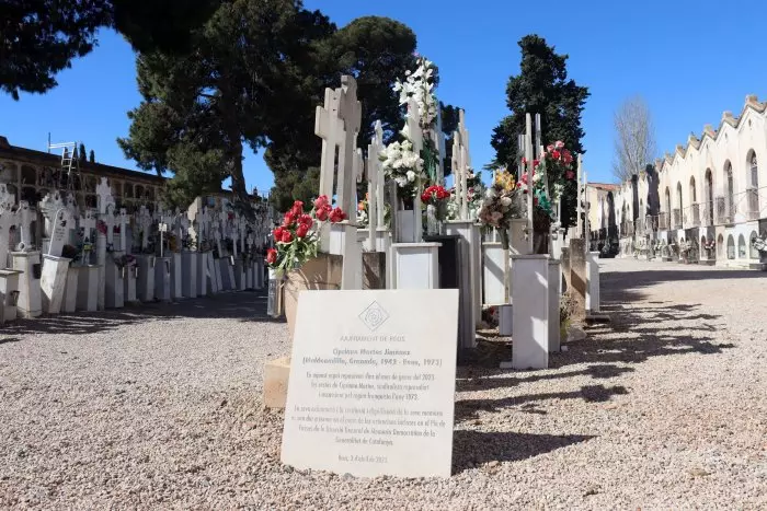 Cipriano Martos és homenatjat amb una placa davant la fossa de Reus on va ser enterrat