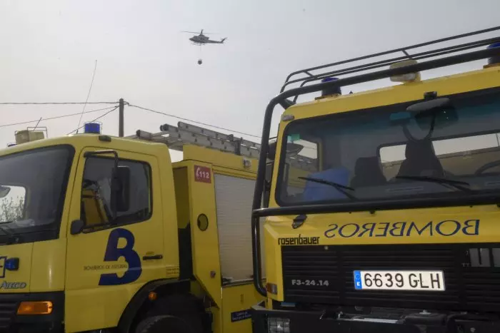 Cantabria mantiene seis incendios activos y la UME se enfrenta en Asturias al fuego que afecta a Las Regueras