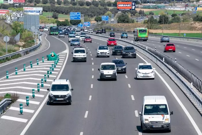 La vuelta de Semana Santa deja numerosas retenciones en las carreteras, con especial incidencia en sentido Madrid y Sevilla