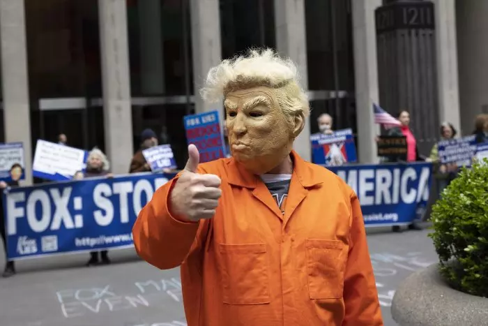Fox paga 717 millones para evitar el juicio por defender las mentiras de Trump sobre fraude electoral