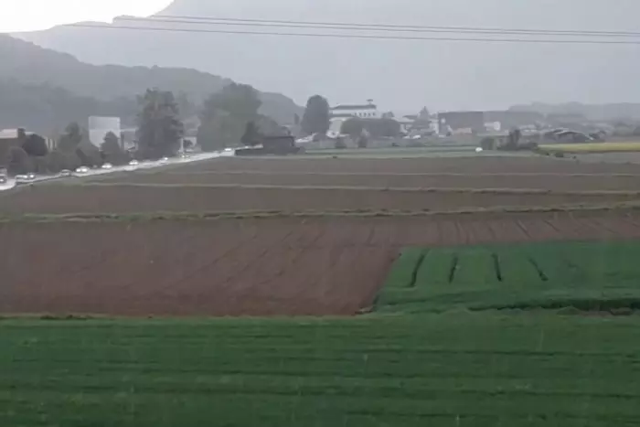 La pluja rega amb força parts del Pirineu, però és anecdòtica a l'àrea metropolitana i no arriba a Ponent