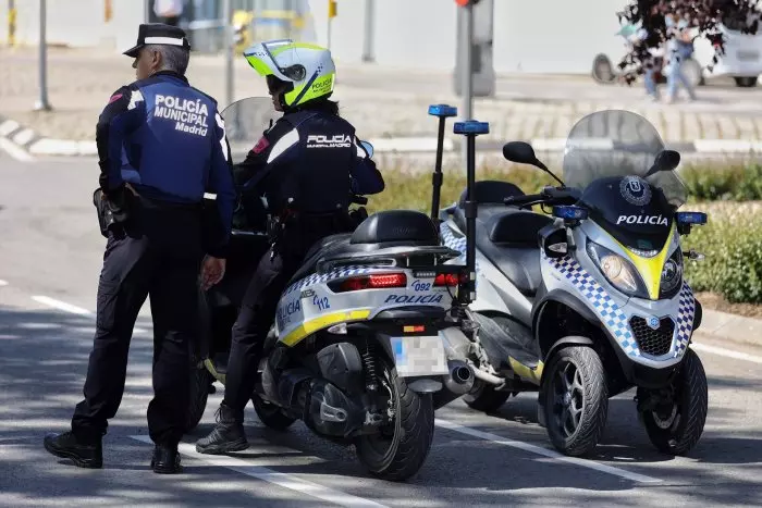 Detienen a dos empresarios tras la muerte de un operario sin contrato en las casetas de San Isidro de Madrid