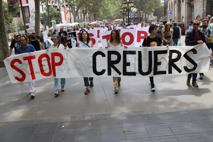 Stop Creuers exigeix la "reducció radical" del turisme creuerístic en una protesta a Barcelona