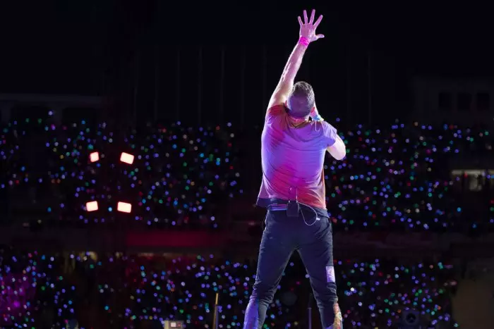 El primer concierto de Coldplay en Barcelona supera expectativas con un homenaje a 'la hermosa Tina Turner'