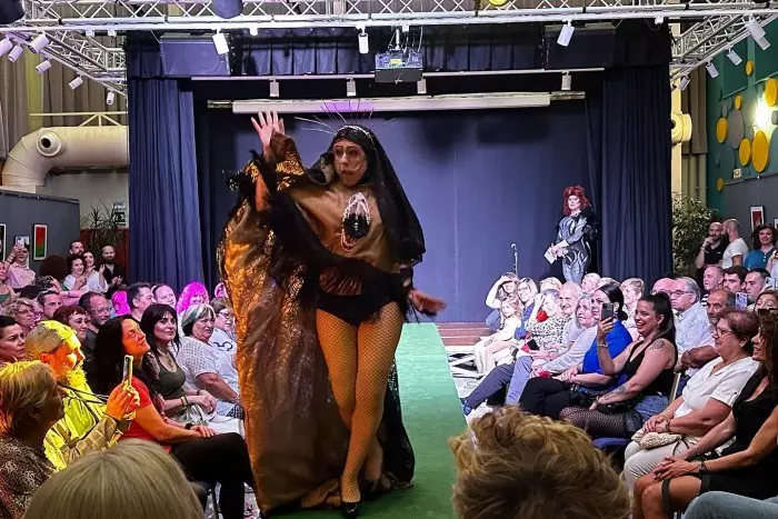 Abogados Cristianos denuncia a la diseñadora de la virgen 'drag' de Logroño