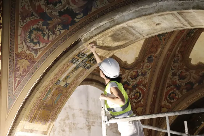 La retirada del mural espanyolista del Saló Sant Jordi destapa pintures renaixentistes