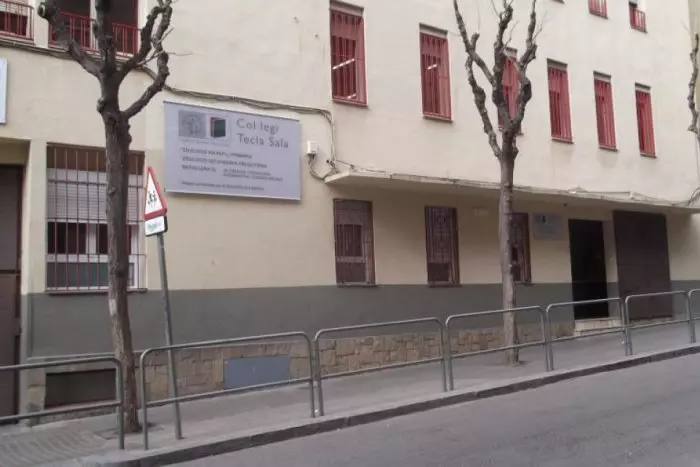 Un exalumne de l'escola Tecla Sala de l'Hospitalet de Llobregat denuncia abusos sexuals per part d'un professor