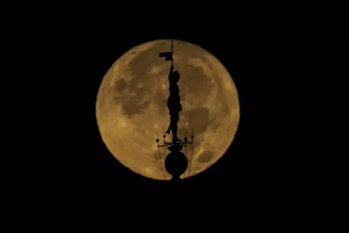 Luna llena del Ciervo 2023: cómo ver la superluna de este lunes