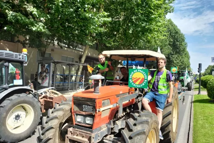 Tractors i pagesos catalans es manifesten a Madrid per reclamar ajuts per la sequera