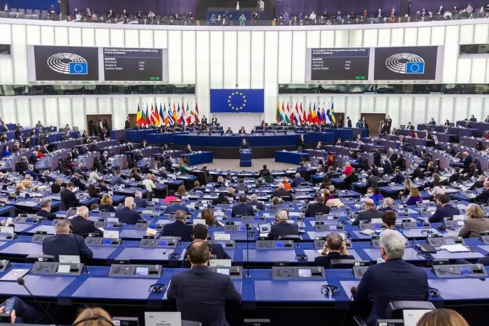 Albares ya pidió oficialmente a Metsola el uso del catalán, el gallego y el euskera en el Parlamento Europeo