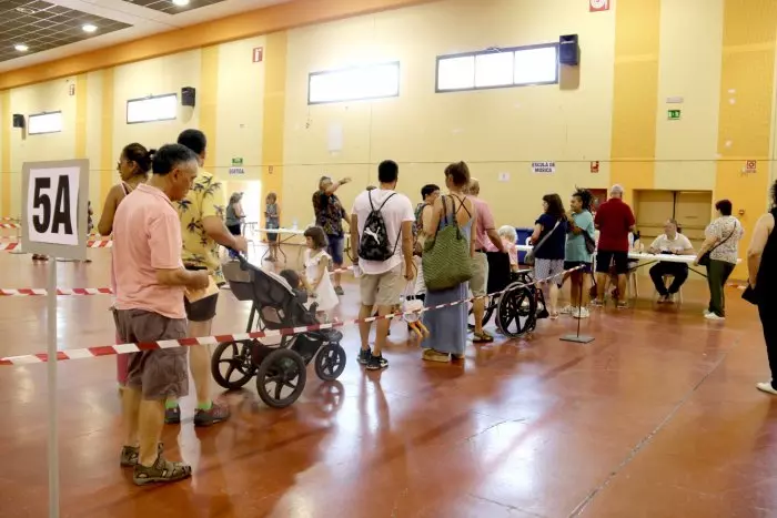 Pocs ingressos, atur elevat i baix nivell educatiu: així són els barris on regne l'abstencionisme