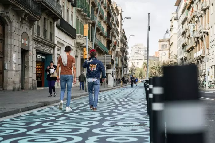 Collboni elimina l'urbanisme tàctic al carrer Pelai: més aparcaments i menys espai peatonal