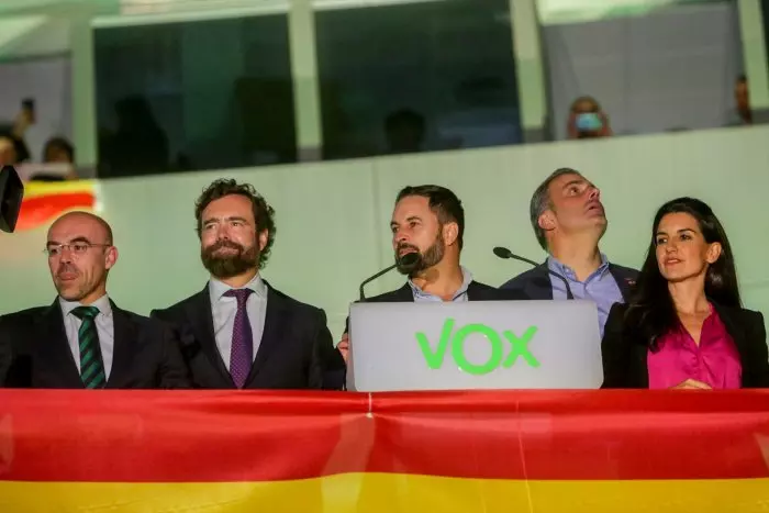 La lucha entre familias de Vox acerca al partido a un modelo como el de la ultraderecha polaca