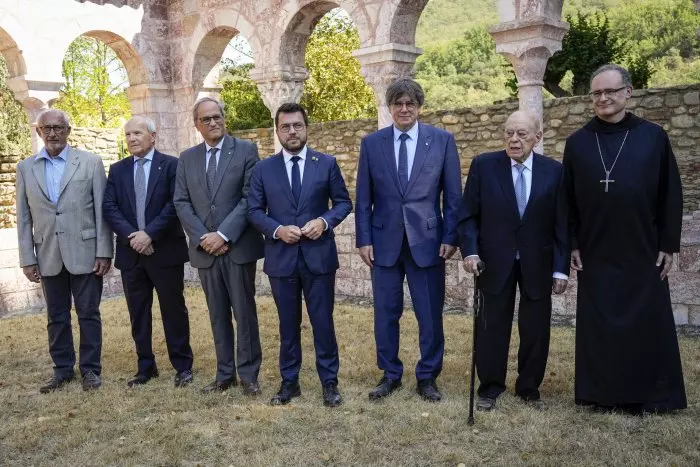 Puigdemont participa en un acte amb altres presidents de la Generalitat a la Catalunya Nord amb la investidura en suspens