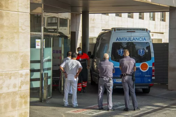 Ingresan a la madre de Rubiales en el hospital de Motril por su débil estado de salud tras tres días de encierro